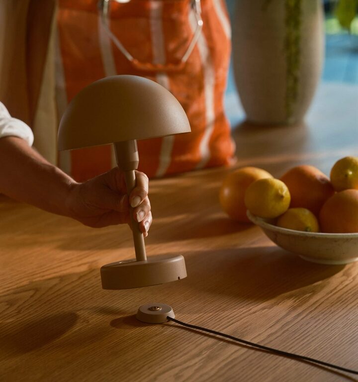 Ellen To-Go batterilampe / bordlampe, brun