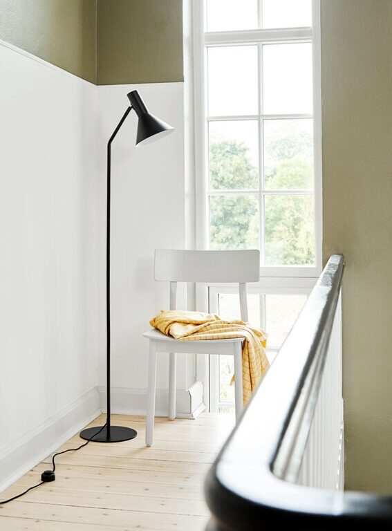 LYSS gulvlampe, mat sort