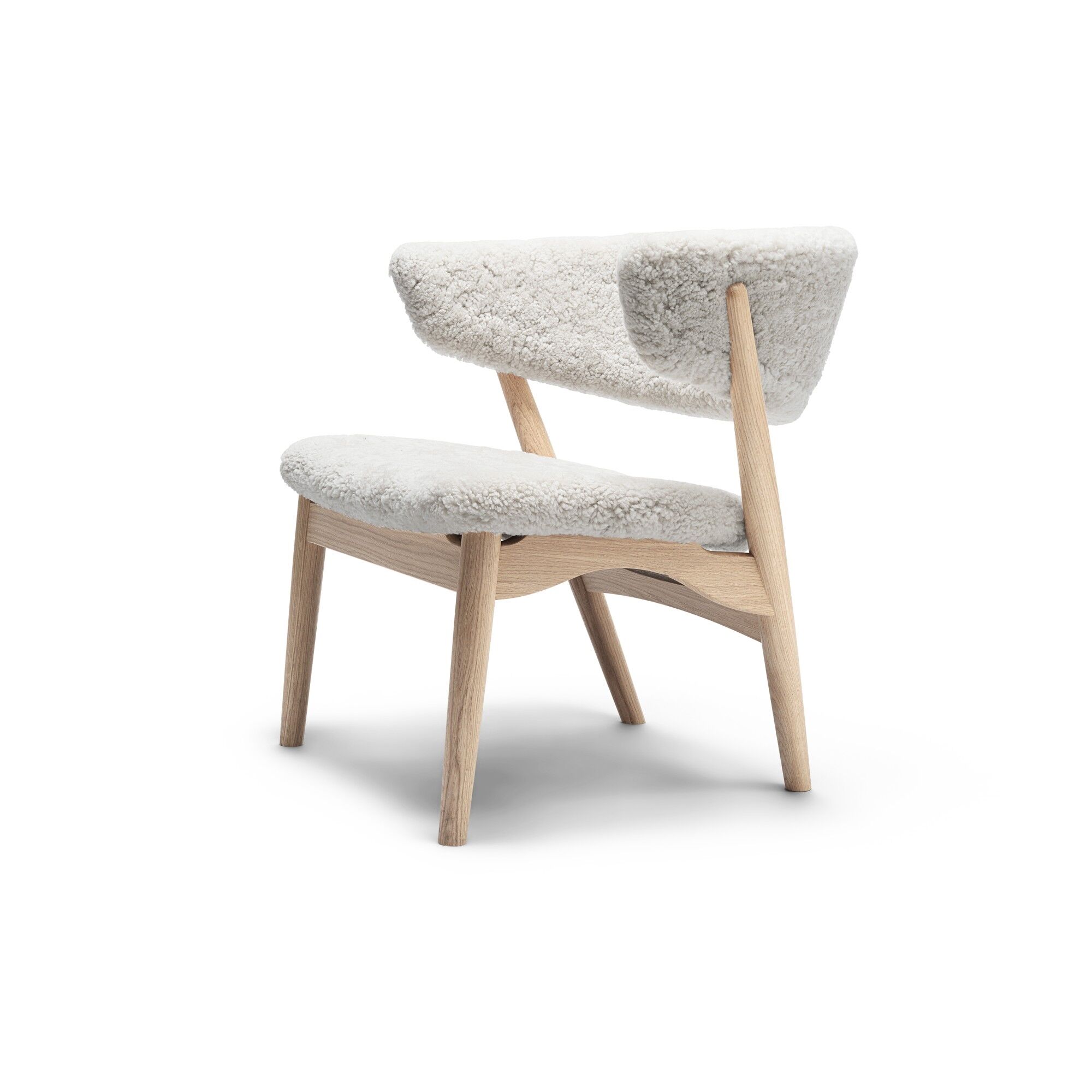 No 7 Lænestol Fuldpolstret Hvidolieret Egetræ og Sheepskin Short Moonlight