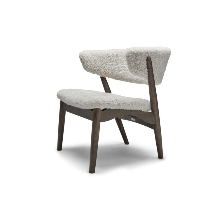 No 7 Lænestol Fuldpolstret Mørkolieret Egetræ og Sheepskin Short Moonlight