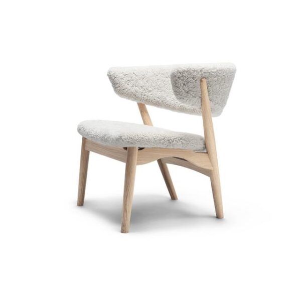 Sibast Furniture No 7 Lænestol Fuldpolstret Hvidolieret Egetræ og Sheepskin Short Moonlight