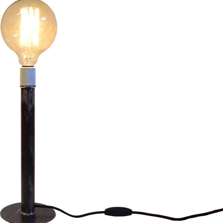 TRADEMARK LIVING bordlampe - lakeret jern