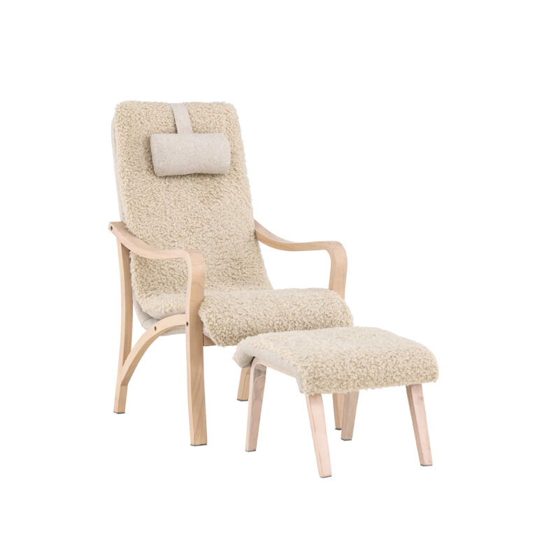 VENTURE DESIGN Fårö lænestol m. fodskammel og nakkepude - brun polyester og krydsfinér